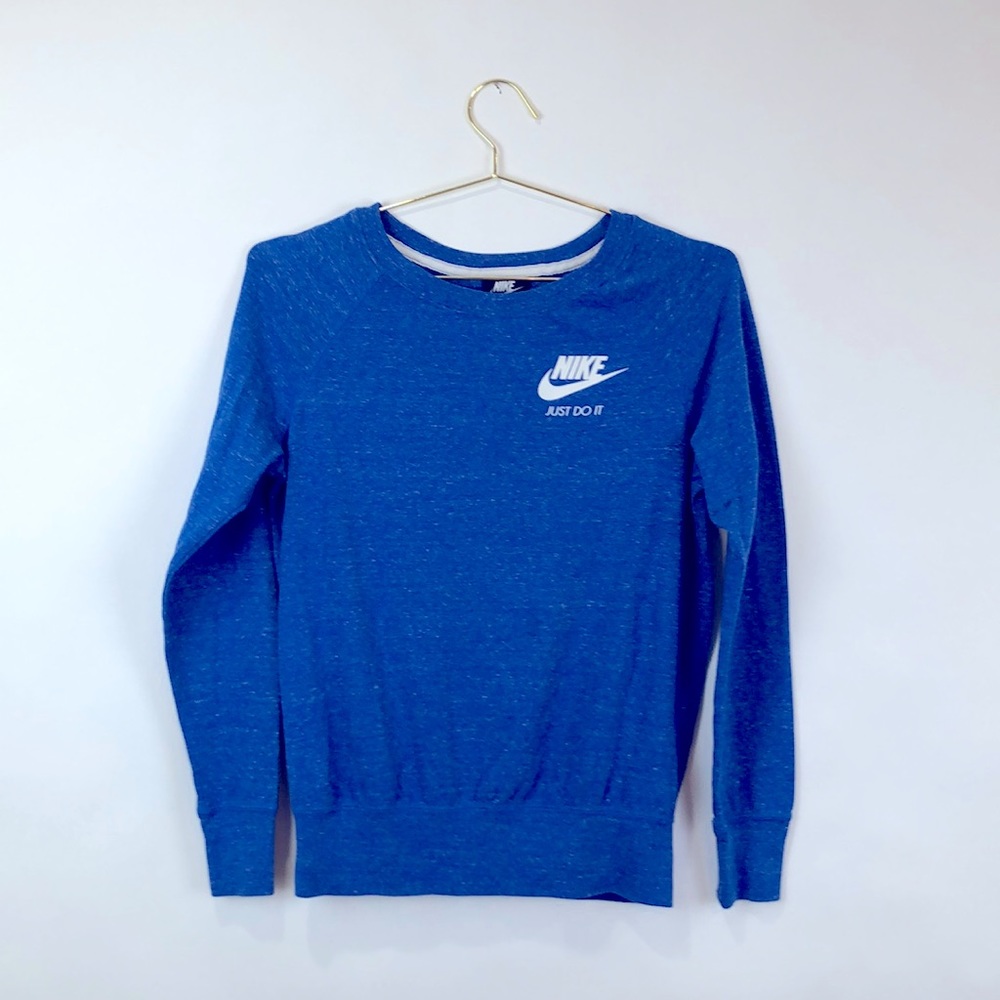 NIKE Women’s lightweight pull over sweater size S